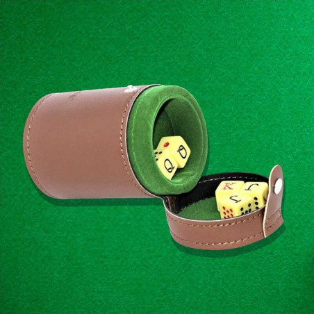 CUBILETE CON DADOS DE POKER