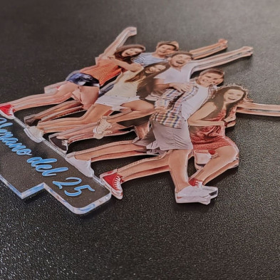 figura personalizada detalle de metacrilato