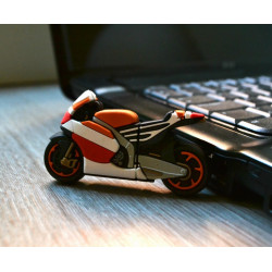 PENDRIVE COCHE F1 - regalos originales para hombres