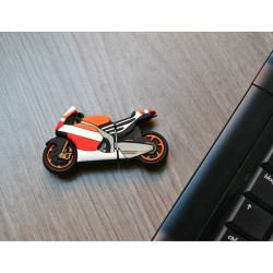 PENDRIVE COCHE F1 - regalos originales para hombres