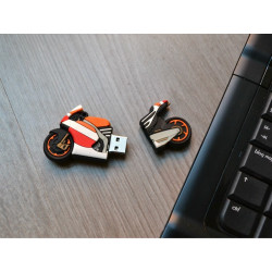 PENDRIVE COCHE F1 - regalos originales para hombres