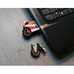 PENDRIVE COCHE F1 - regalos originales para hombres