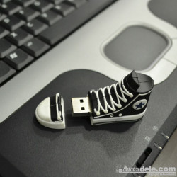 PEN DRIVE ZAPATILLA ALL STAR NEGRA