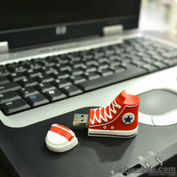 PENDRIVE ZAPATILLA ALL STAR ROJA