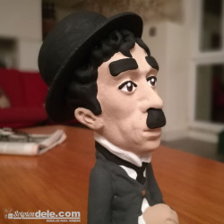 Figura resina Charlot