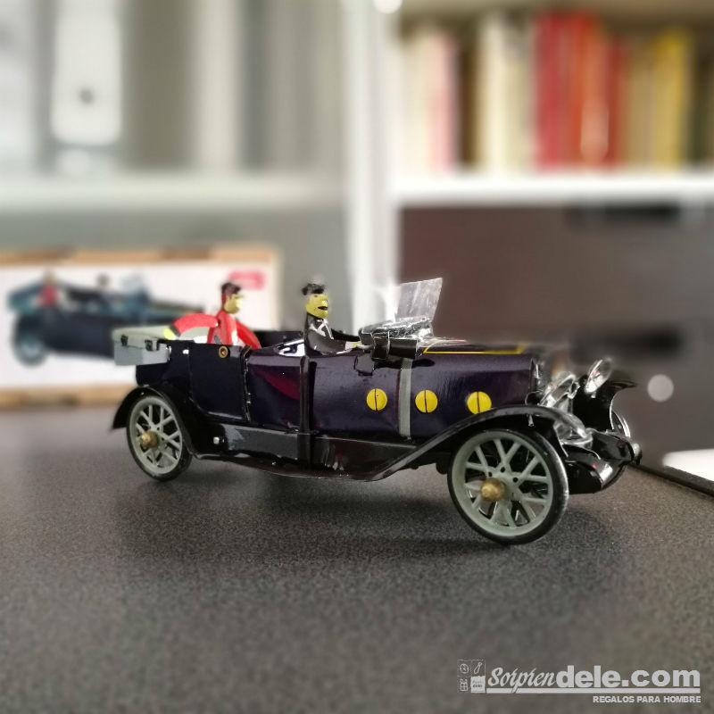 Coche hojalata de cuerda