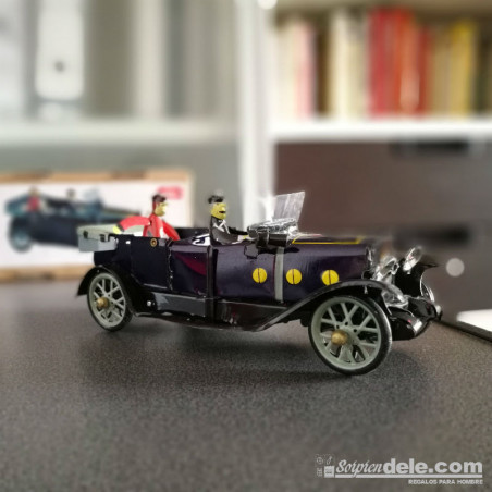Coche hojalata de cuerda