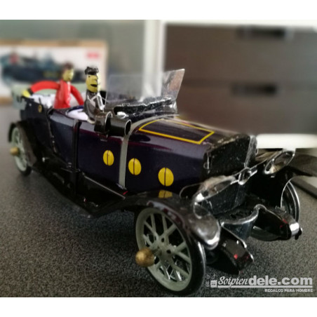 Coche hojalata de cuerda