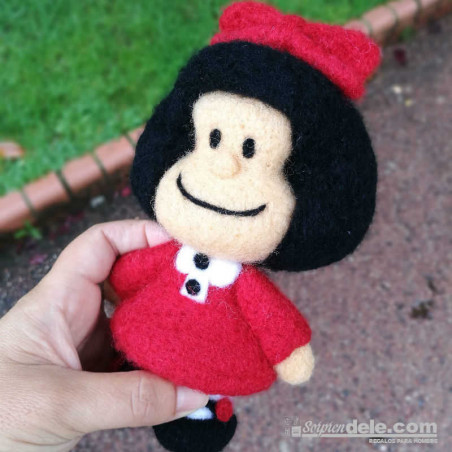 MUÑECA MAFALDA HECHA DE LANA