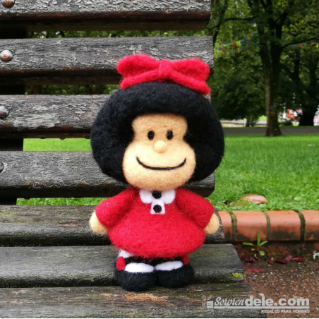 MUÑECA MAFALDA HECHA DE LANA